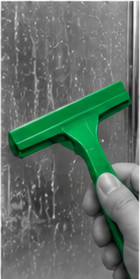 Nettoyage anticalcaire d'une paroi de douche